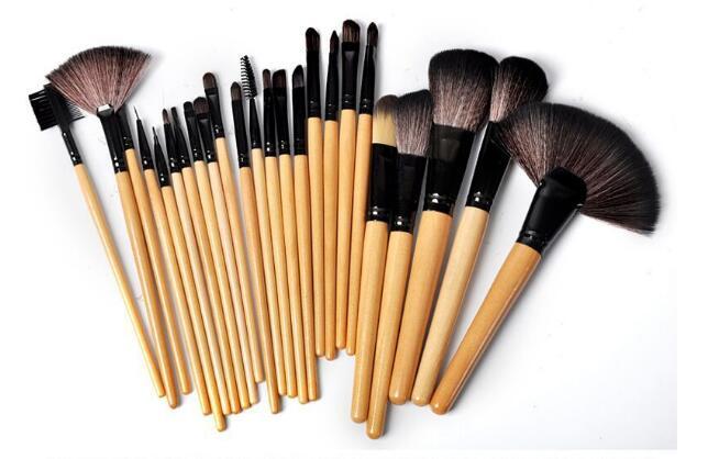 Geschenktüte mit 24 Make-up-Pinsel-Sets